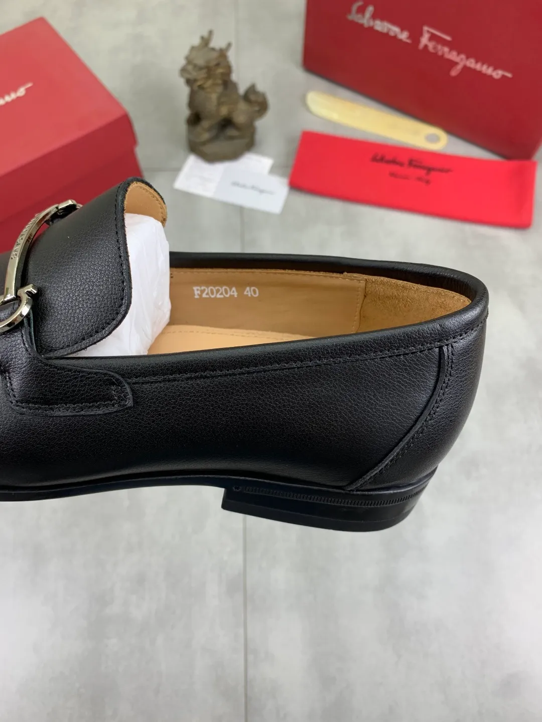 Men's Men's Shoes 💰P480💰[New Style] Water-dyed Niuli 🆘[Salvatore Ferragamo] Ferragamo's latest casual business leather shoes for men! Available at counters simultaneously! The fabric is made of specially imported original calfskin, the lining is made of imported water-dyed cowhide, and the original combination outsole is absolutely luxurious and leads the fashion trend. Matching code: 38-45; 4️⃣ colors available